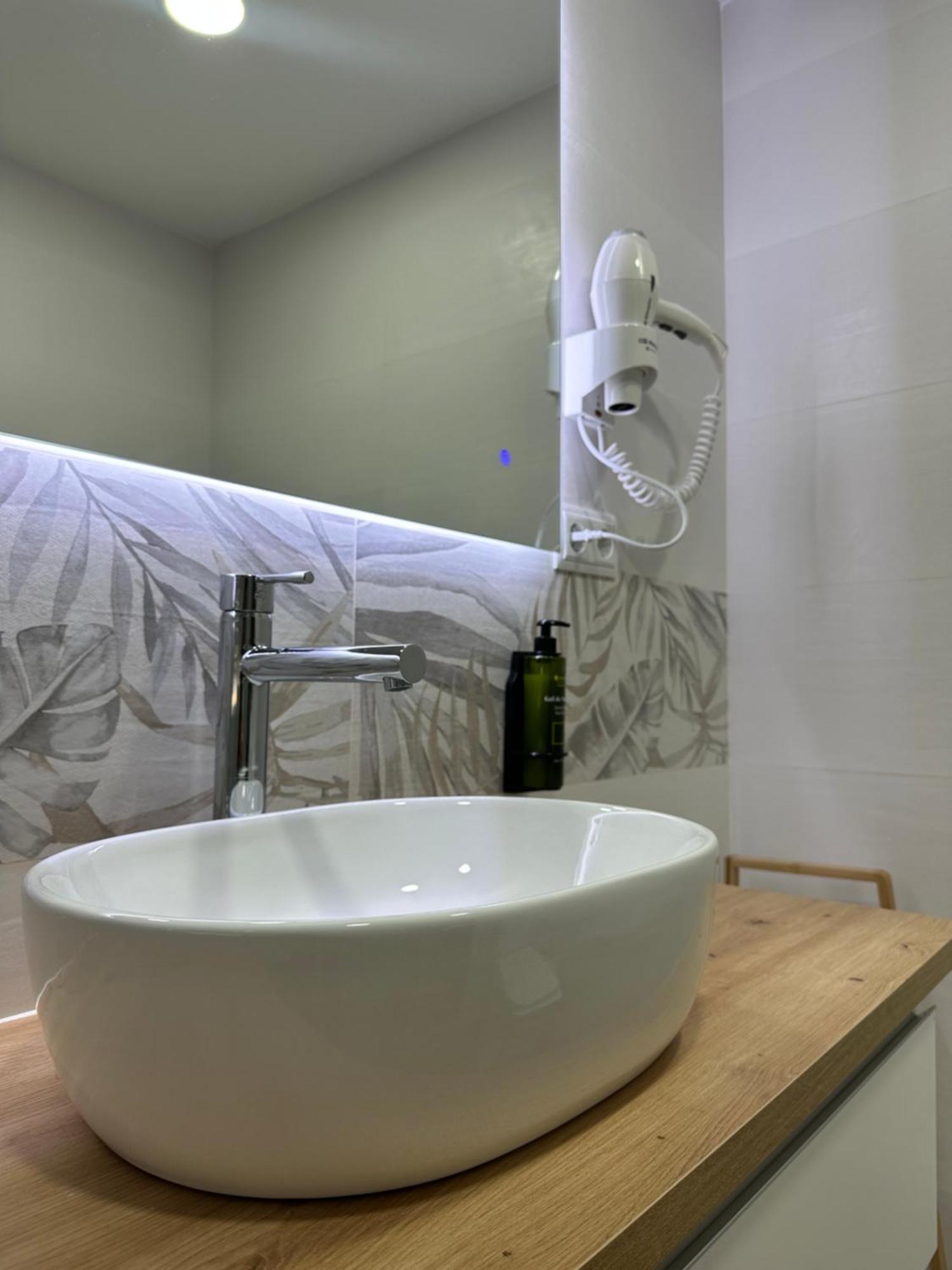 Hostal Fronton Alcobendas Eksteriør billede